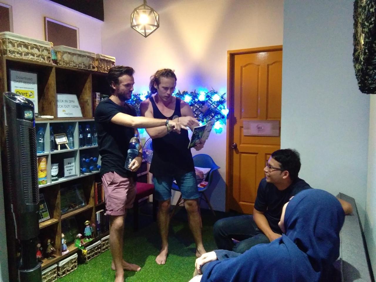 Co.Living Hostel Bandar Seri Begawan Bagian luar foto