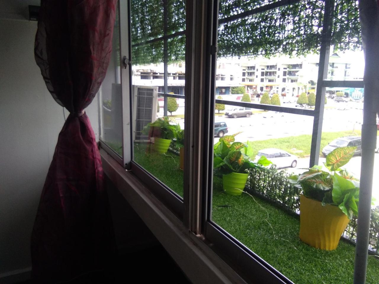 Co.Living Hostel Bandar Seri Begawan Bagian luar foto