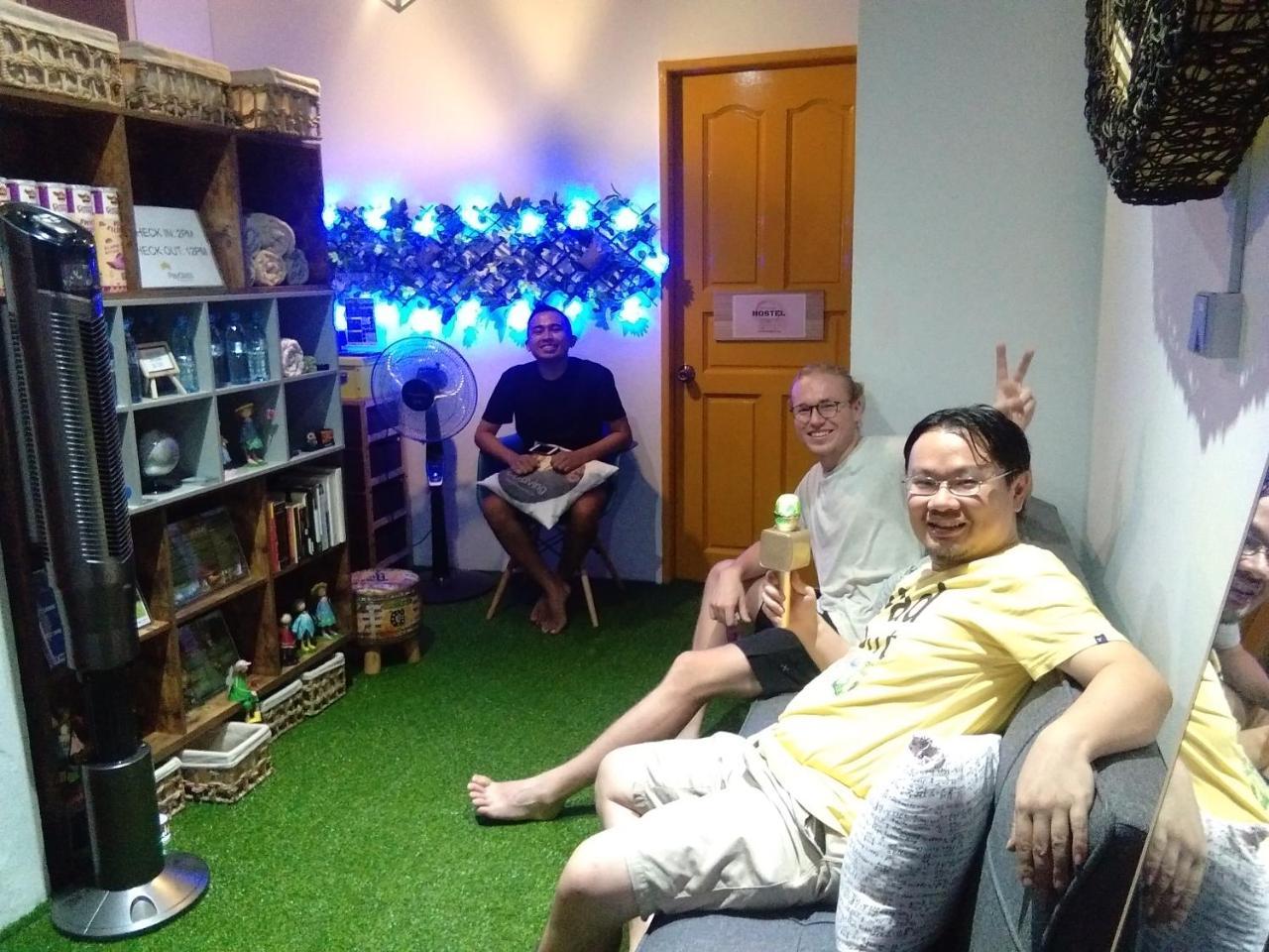 Co.Living Hostel Bandar Seri Begawan Bagian luar foto