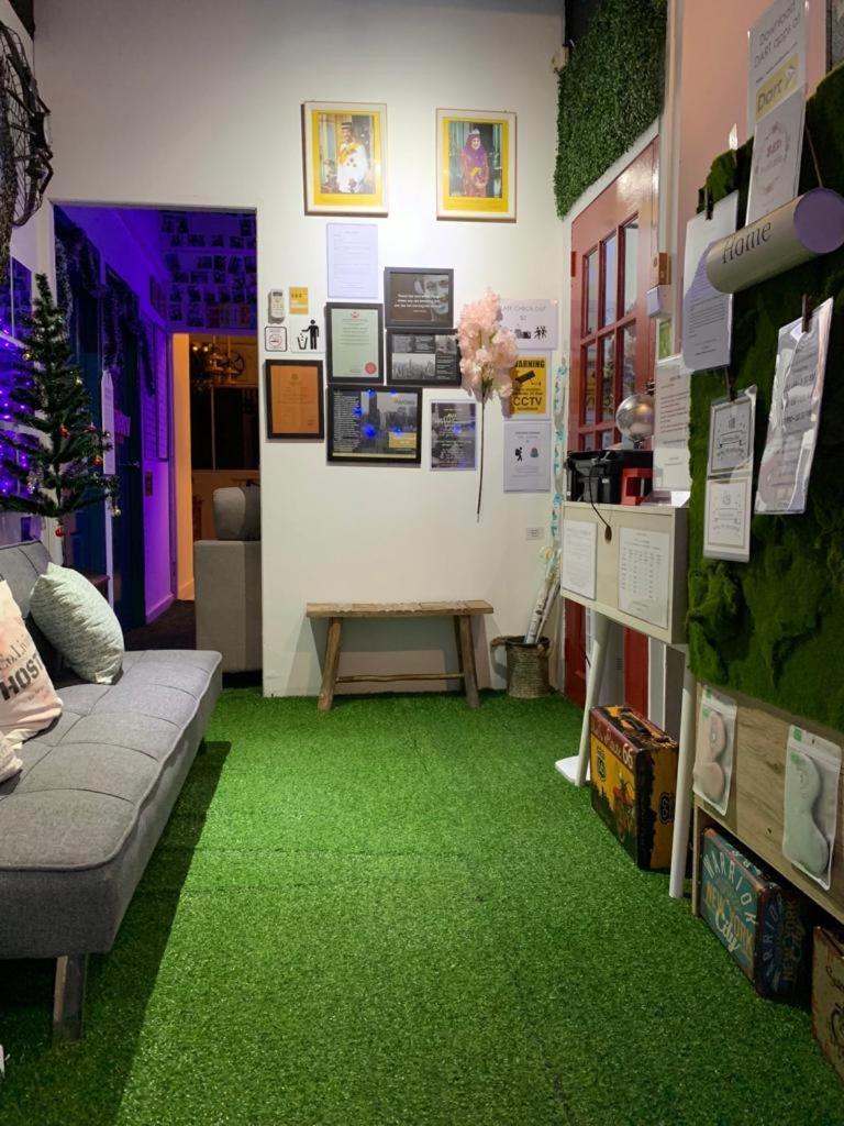 Co.Living Hostel Bandar Seri Begawan Bagian luar foto